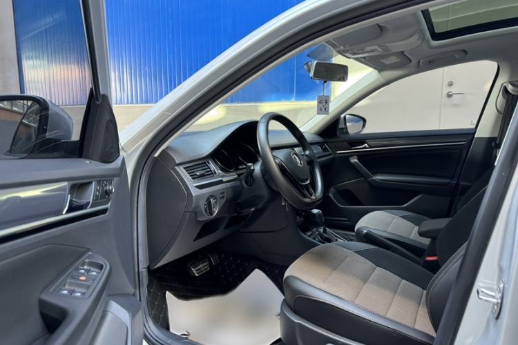 Used Volkswagen C-TREK 2018 1.5L Automatic Comfort Model Interior 1