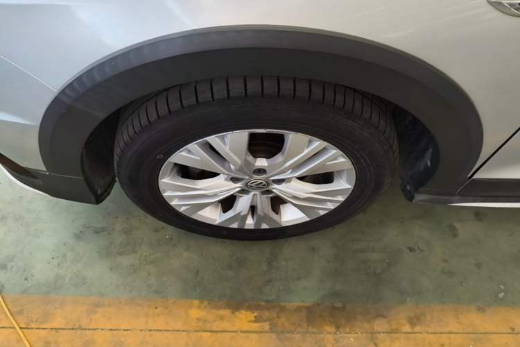 Used Volkswagen C-TREK 2018 1.5L Automatic Comfort Model Left Front Wheel Hub