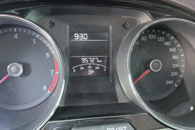 Used Volkswagen C-TREK 2018 1.5L Automatic Comfort Model Odometer Close Up