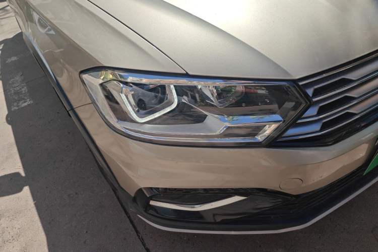 Used Volkswagen C-TREK 2018 230TSI DSG Comfort Model Right Front Headlight