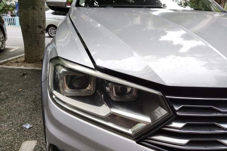 Used Volkswagen C-TREK 2018 230TSI DSG Comfort Model Right Front Headlight