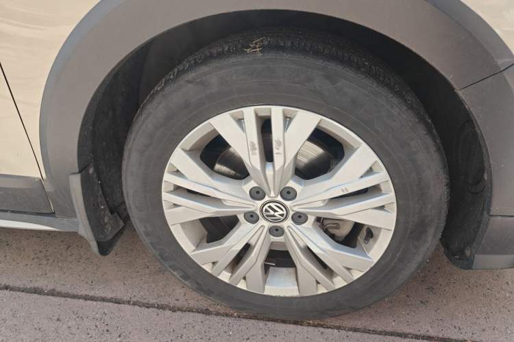 Used Volkswagen C-TREK 2018 230TSI DSG Comfort Model Right Front Wheel Hub