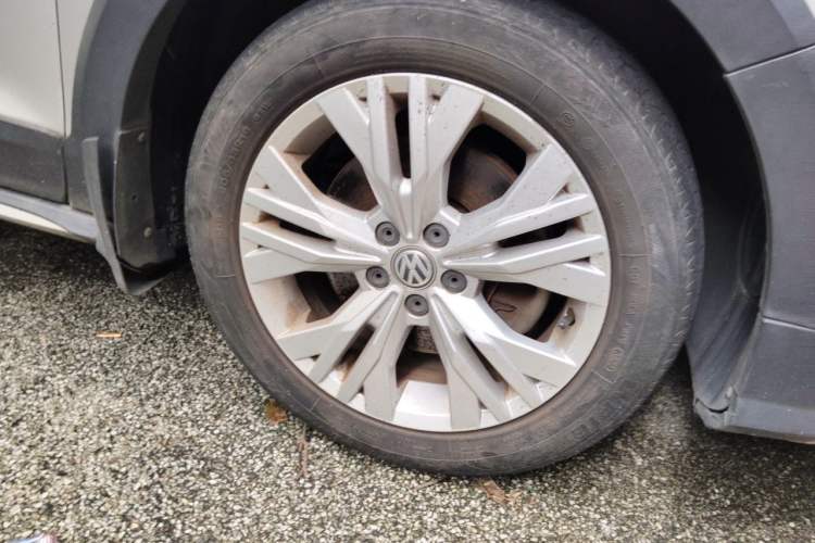 Used Volkswagen C-TREK 2018 230TSI DSG Comfort Model Right Front Wheel Hub