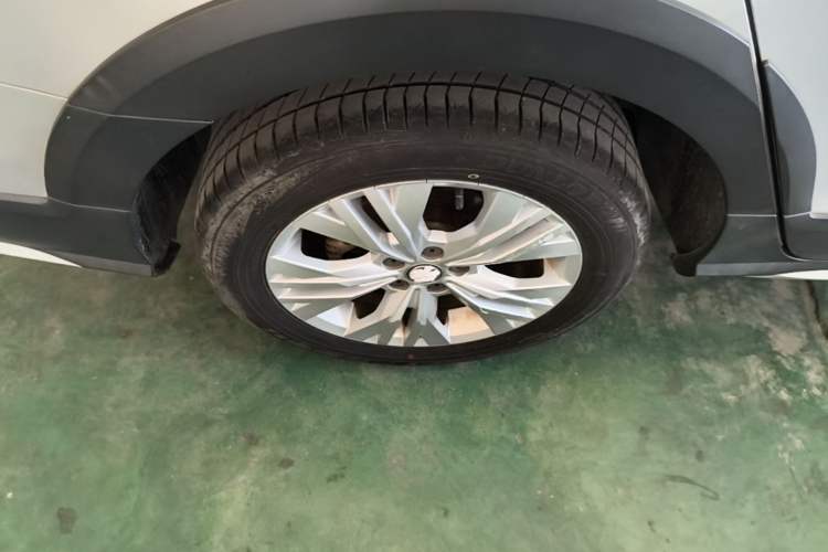 Used Volkswagen C-TREK 2018 1.5L Automatic Comfort Model Right Rear Wheel Hub