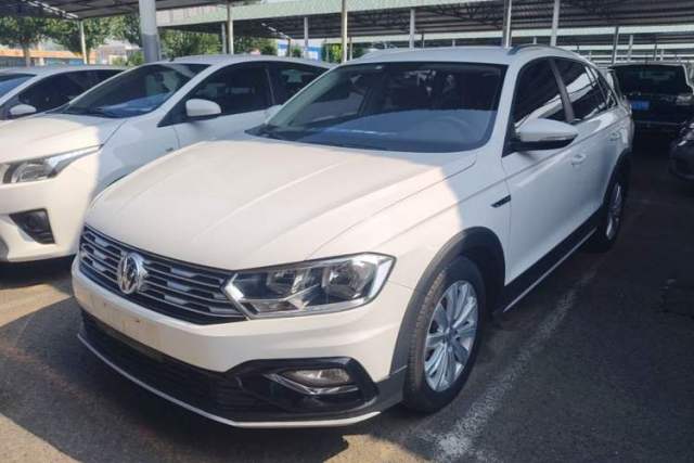 Used Volkswagen C-TREK 2018 1.5L Automatic Fashion Model