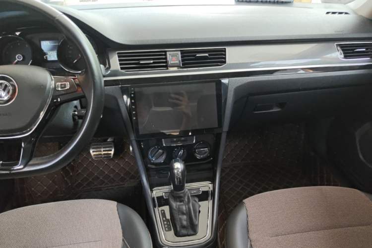Used Volkswagen C-TREK 2018 1.5L Automatic Comfort Model Audio And AC Panel