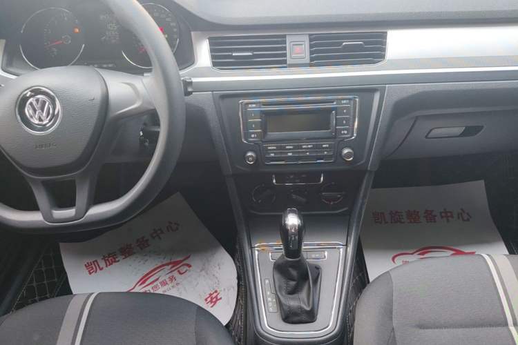 Used Volkswagen C-TREK 2018 1.5L Automatic Fashion Model Audio And AC Panel