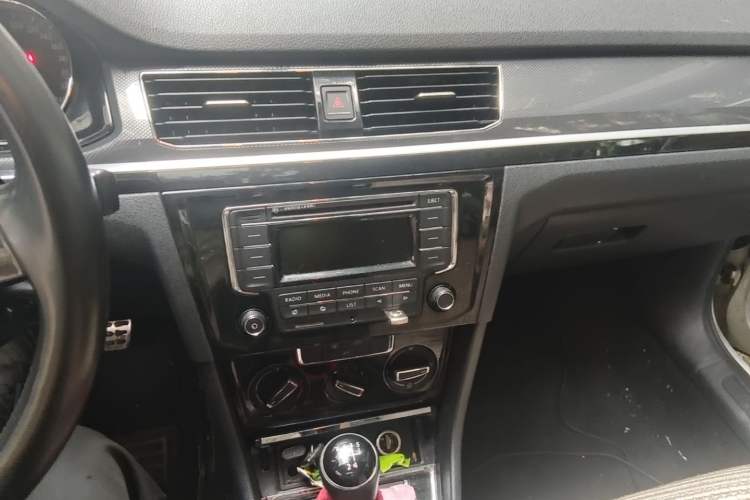 Used Volkswagen C-TREK 2018 230TSI Manual Comfort Version Audio And AC Panel