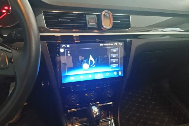 Used Volkswagen C-TREK 2018 230TSI DSG Luxury Version Audio And AC Panel