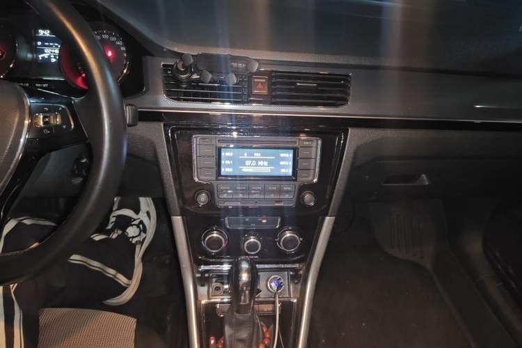 Used Volkswagen C-TREK 2018 1.5L Automatic Comfort Model Audio And AC Panel