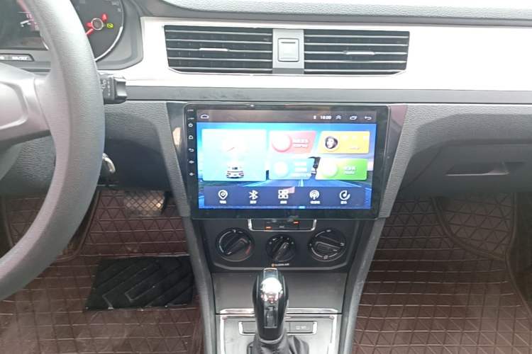 Used Volkswagen C-TREK 2018 1.5L Automatic Fashion Model Audio And AC Panel