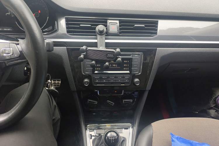 Used Volkswagen C-TREK 2018 1.5L Manual Comfort Model Audio And AC Panel