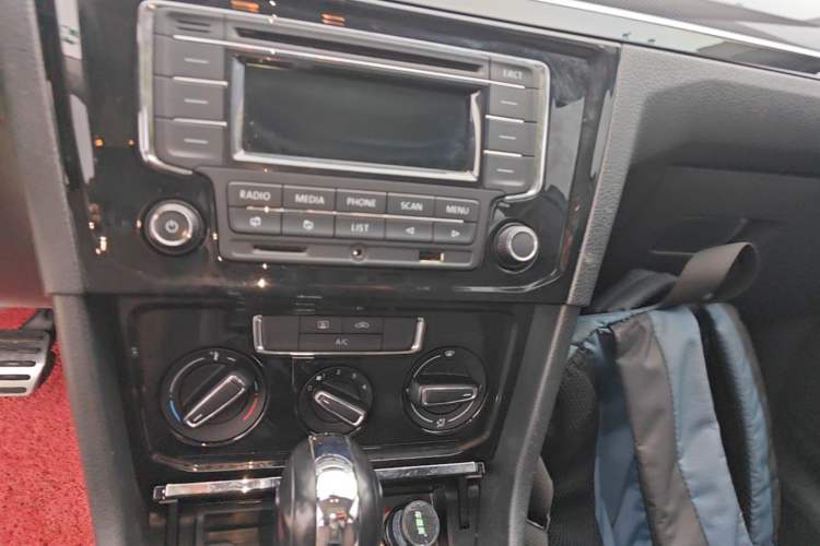 Used Volkswagen C-TREK 2018 1.5L Automatic Comfort Model Audio And AC Panel