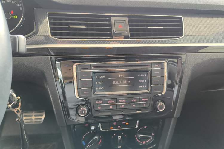Used Volkswagen C-TREK 2018 230TSI DSG Comfort Model Audio And AC Panel