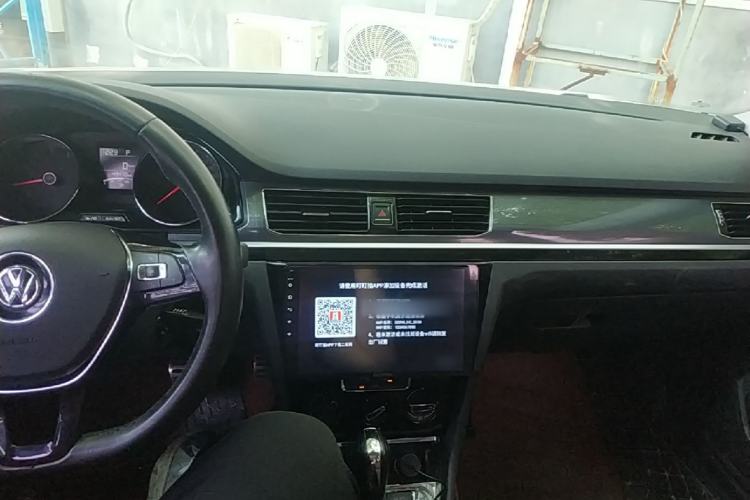 Used Volkswagen C-TREK 2018 1.5L Automatic Comfort Model Center Console