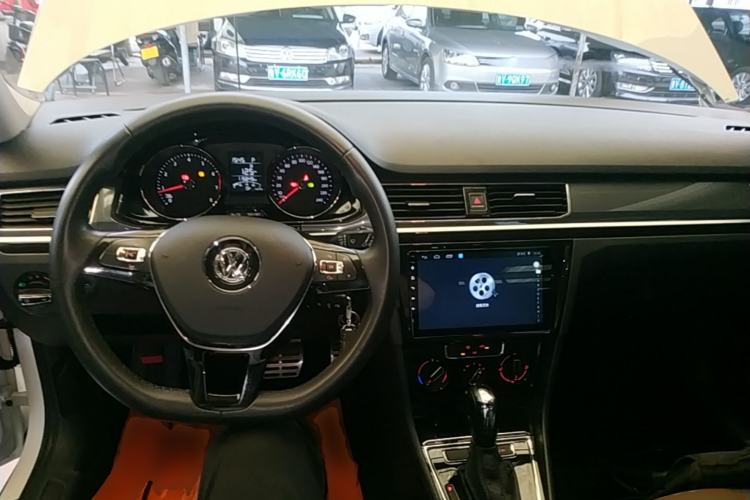 Used Volkswagen C-TREK 2018 1.5L Automatic Comfort Model Center Console