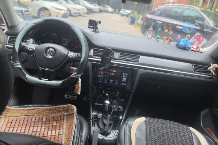 Used Volkswagen C-TREK 2018 1.5L Automatic Comfort Model Center Console