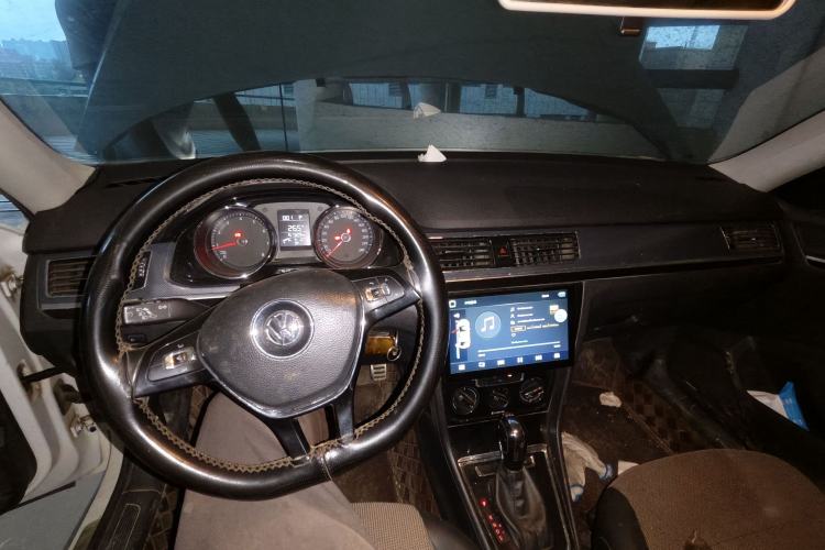 Used Volkswagen C-TREK 2018 230TSI DSG Comfort Model Center Console