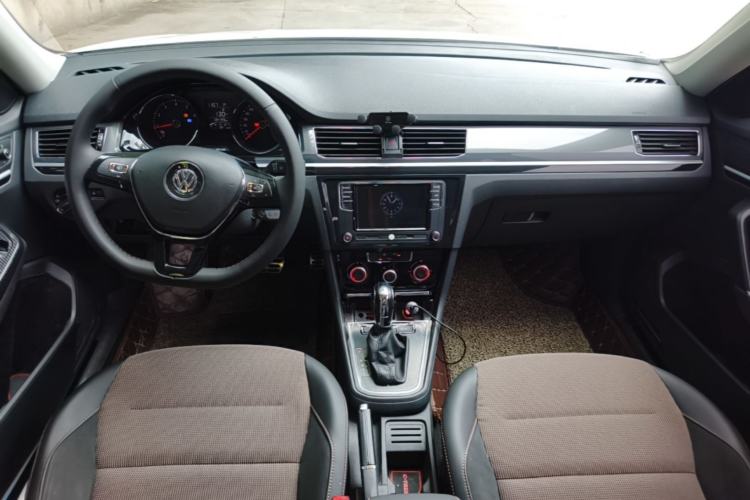 Used Volkswagen C-TREK 2018 1.5L Automatic Comfort Model Center Console