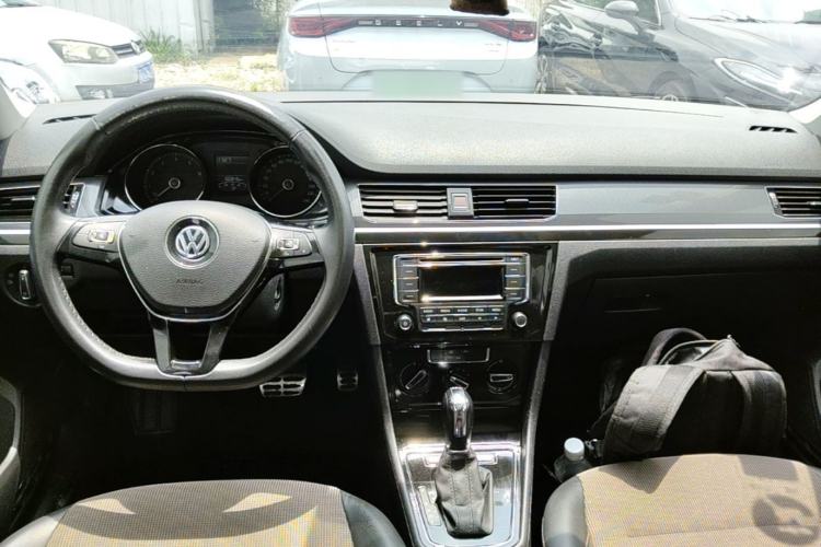 Used Volkswagen C-TREK 2018 230TSI DSG Comfort Model Center Console