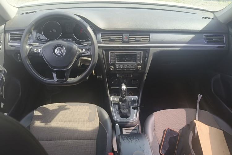 Used Volkswagen C-TREK 2018 1.5L Automatic Comfort Model Center Console