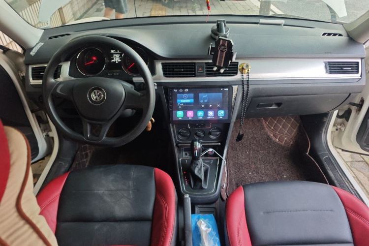 Used Volkswagen C-TREK 2018 1.5L Automatic Fashion Model Center Console