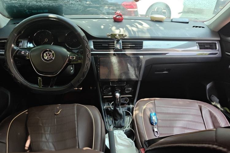 Used Volkswagen C-TREK 2018 230TSI DSG Comfort Model Center Console