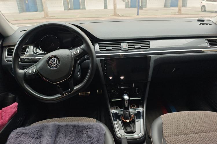 Used Volkswagen C-TREK 2018 230TSI DSG Comfort Model Center Console