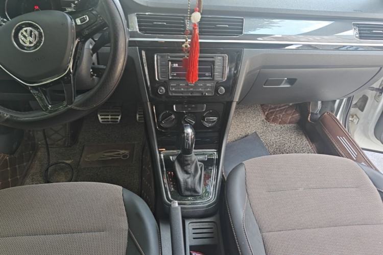 Used Volkswagen C-TREK 2018 230TSI DSG Comfort Model Center Console
