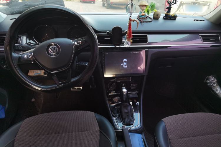 Used Volkswagen C-TREK 2018 230TSI DSG Comfort Model Center Console