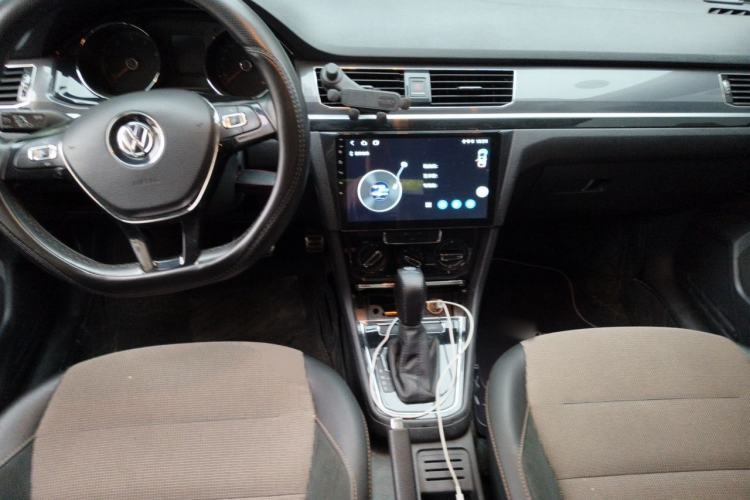 Used Volkswagen C-TREK 2018 1.5L Automatic Comfort Model Center Console