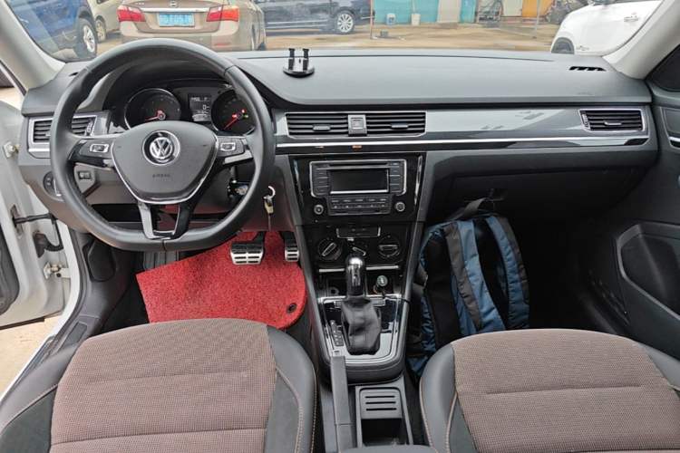 Used Volkswagen C-TREK 2018 1.5L Automatic Comfort Model Center Console