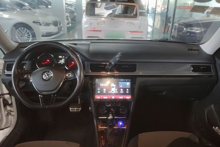 Used Volkswagen C-TREK 2018 230TSI DSG Comfort Model Center Console
