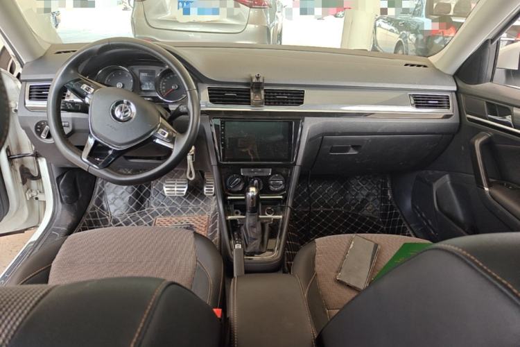 Used Volkswagen C-TREK 2018 1.5L Automatic Comfort Model Center Console