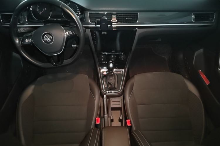 Used Volkswagen C-TREK 2018 230TSI DSG Luxury Version Center Console