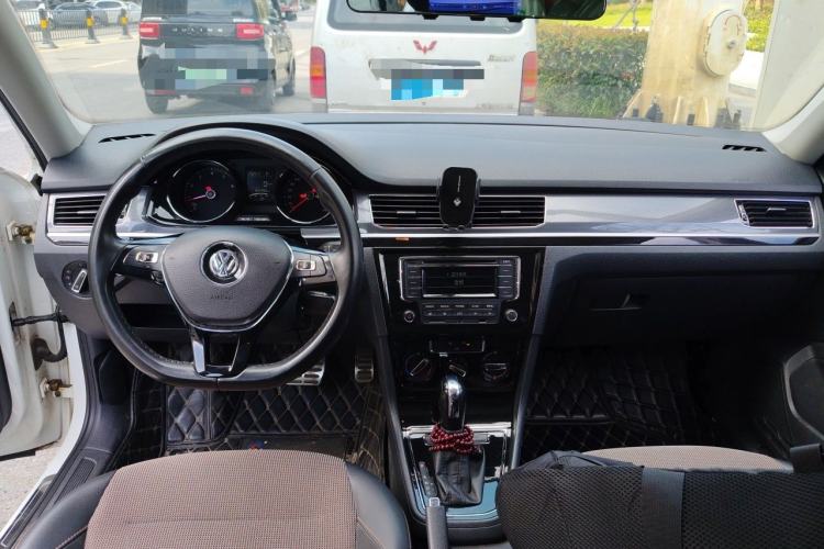 Used Volkswagen C-TREK 2018 1.5L Automatic Comfort Model Center Console