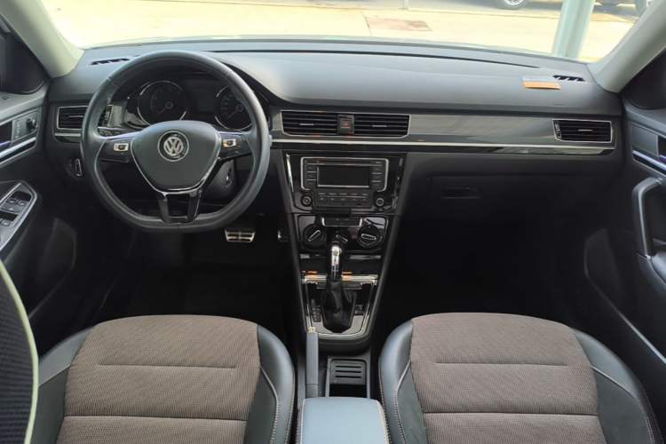 Used Volkswagen C-TREK 2018 230TSI DSG Comfort Model Center Console