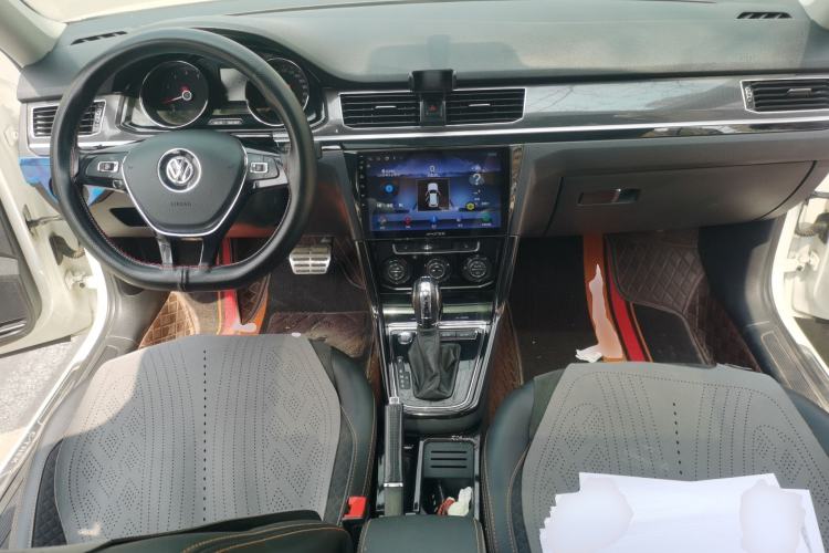 Used Volkswagen C-TREK 2018 230TSI DSG Luxury Version Center Console