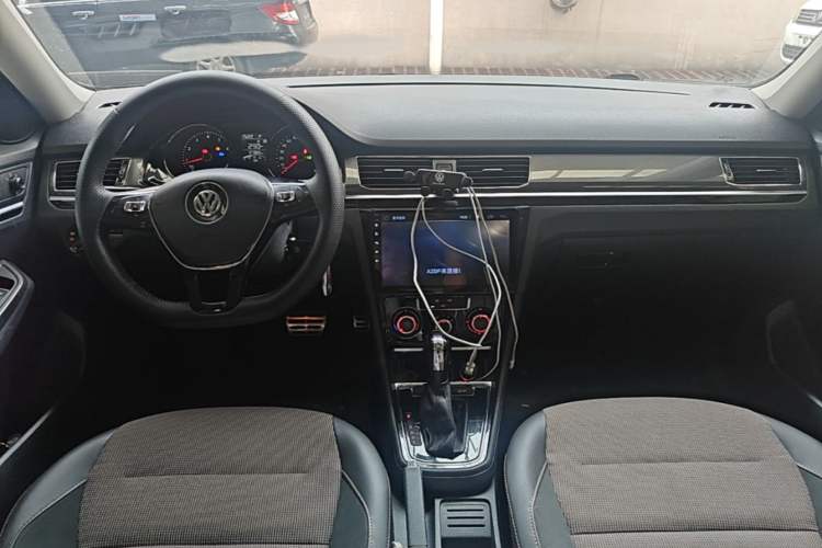 Used Volkswagen C-TREK 2018 230TSI DSG Comfort Model Center Console
