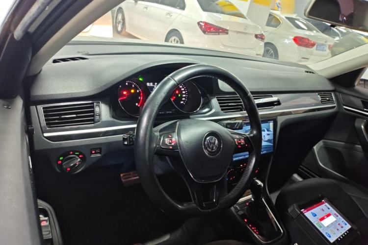 Used Volkswagen C-TREK 2018 230TSI DSG Comfort Model Center Console