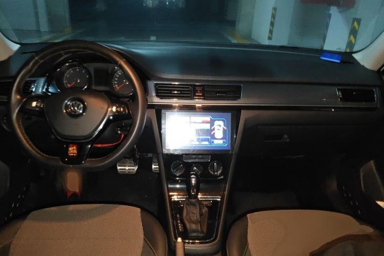 Used Volkswagen C-TREK 2018 230TSI DSG Comfort Model Center Console