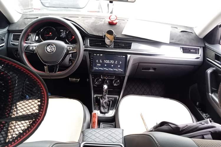 Used Volkswagen C-TREK 2018 1.5L Automatic Comfort Model Center Console