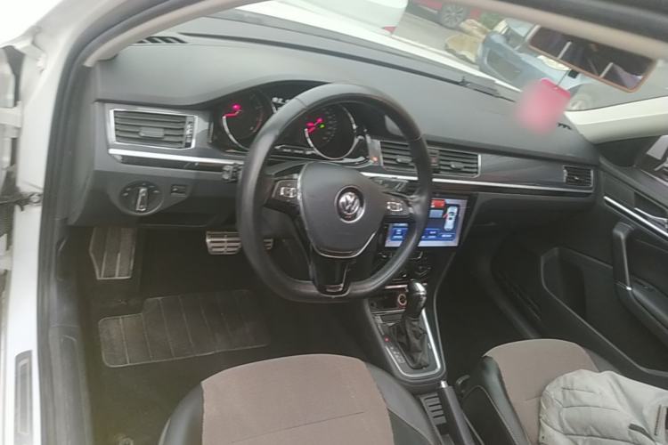 Used Volkswagen C-TREK 2018 1.5L Automatic Comfort Model Center Console