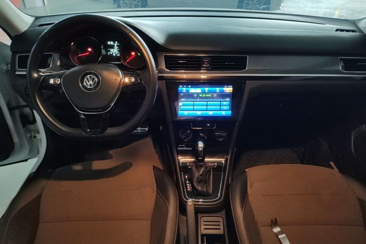 Used Volkswagen C-TREK 2018 1.5L Automatic Comfort Model Center Console
