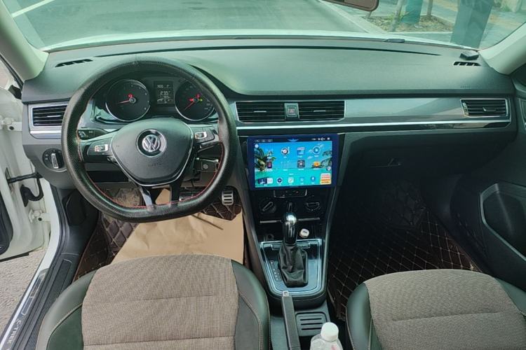 Used Volkswagen C-TREK 2018 1.5L Automatic Comfort Model Center Console