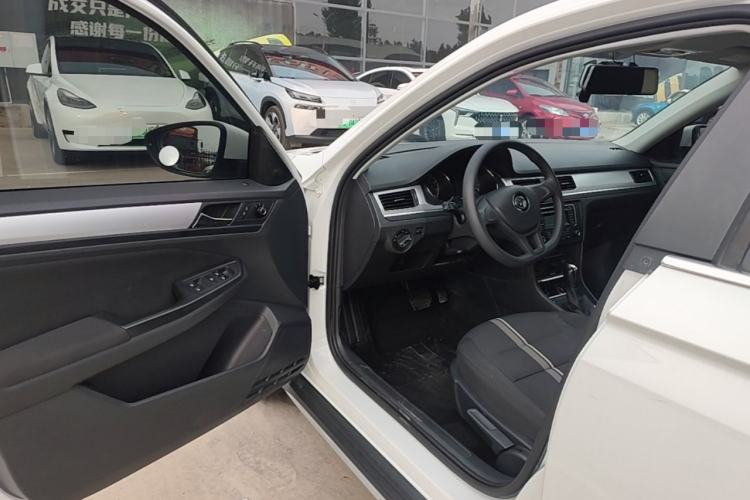 Used Volkswagen C-TREK 2018 1.5L Automatic Fashion Model Driver Seat