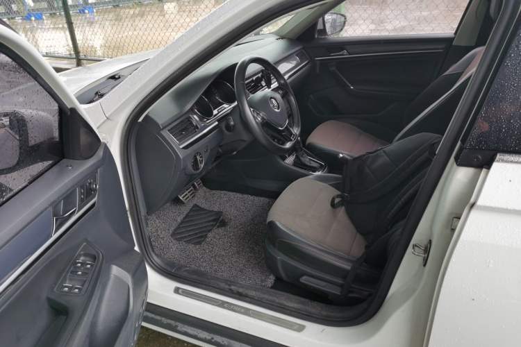 Used Volkswagen C-TREK 2018 230TSI DSG Comfort Model Driver Seat