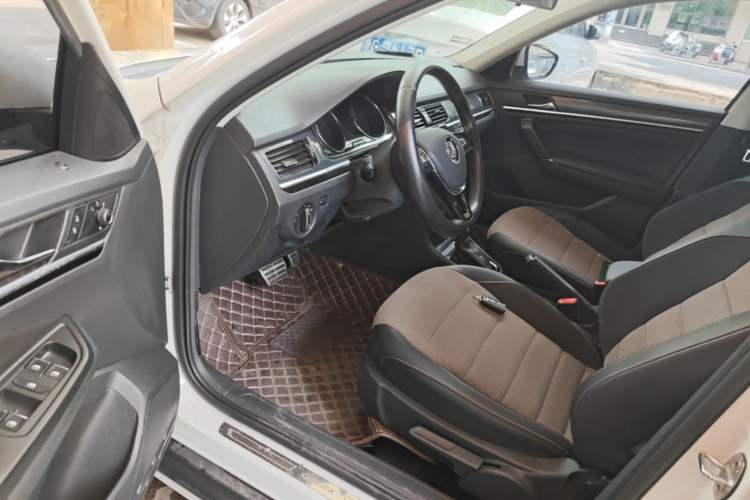Used Volkswagen C-TREK 2018 1.5L Automatic Comfort Model Driver Seat