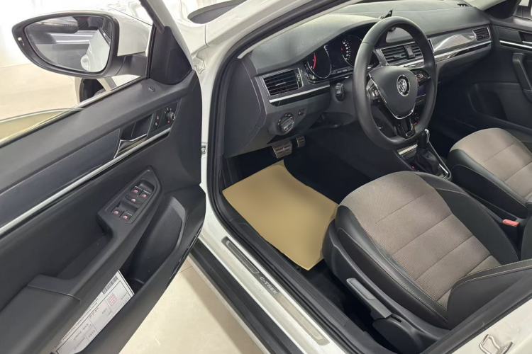 Used Volkswagen C-TREK 2018 1.5L Automatic Comfort Model Driver Seat