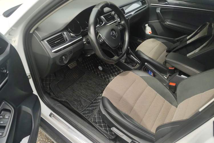 Used Volkswagen C-TREK 2018 1.5L Automatic Comfort Model Driver Seat